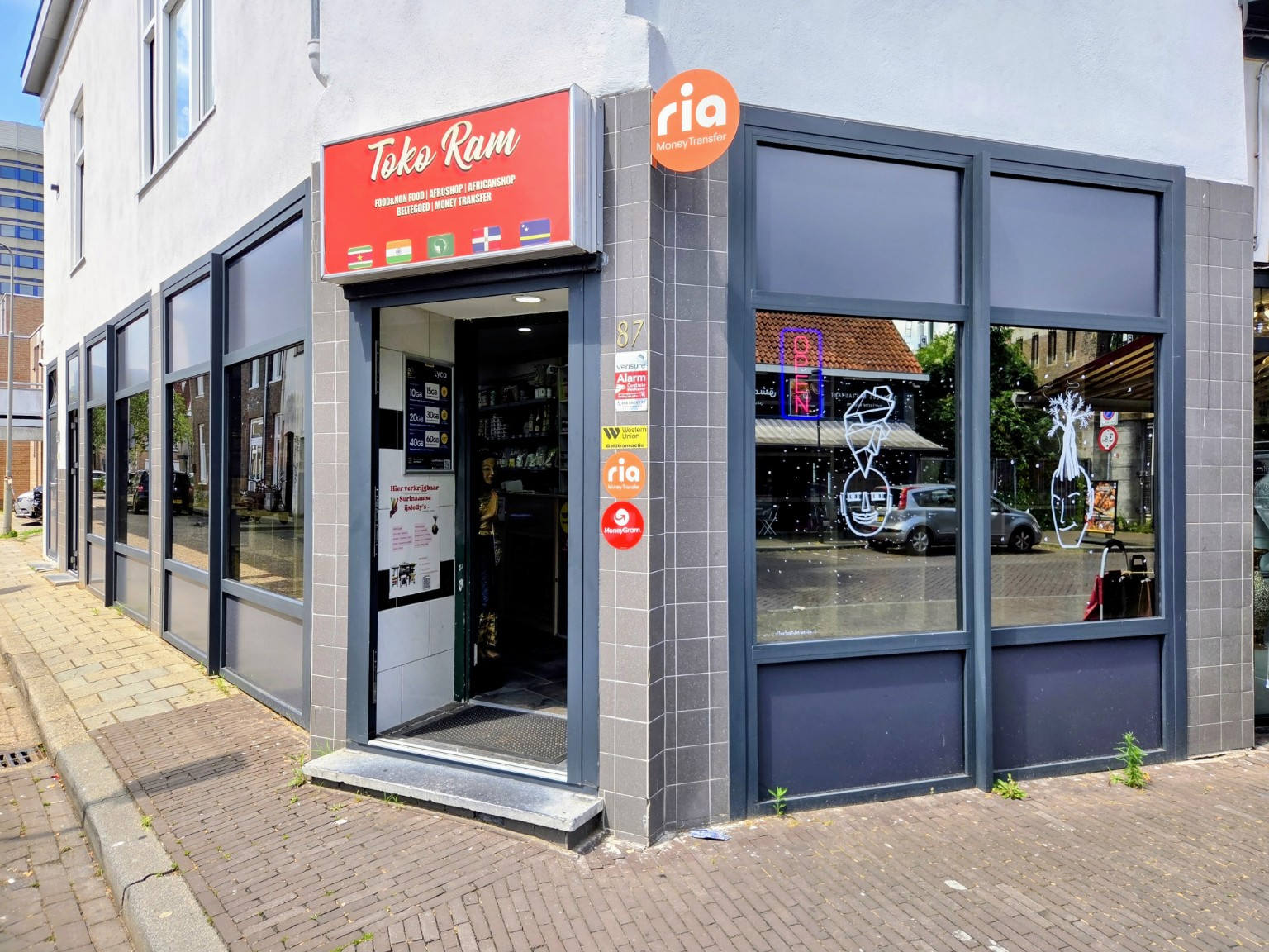 Voorgevel van Toko Ram aan de Hommelstraat 87 in Arnhem